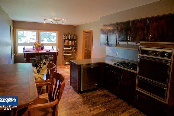 4th image of 214 Lilac Ln