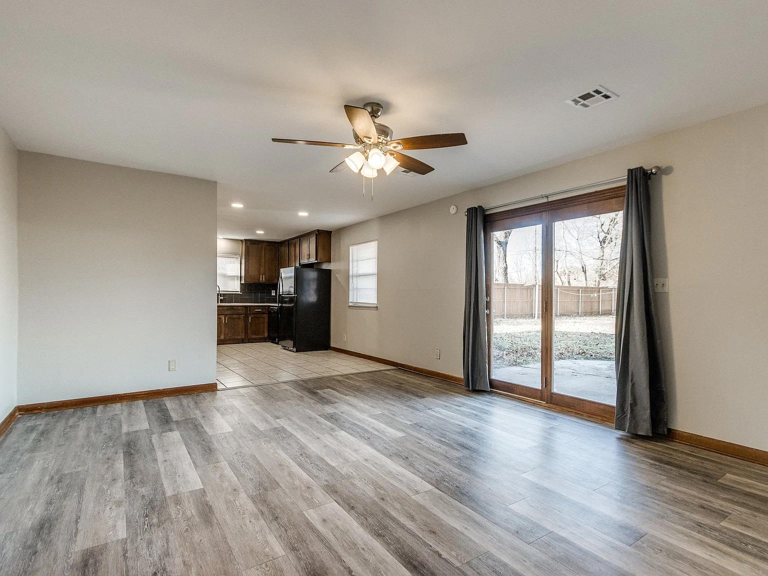 4 bed, 2070 sqft, $2,000 — Photo 4