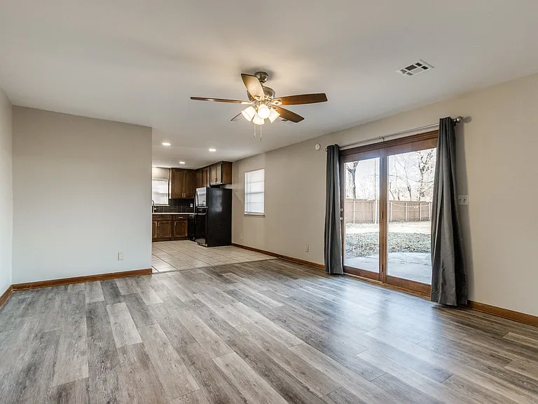421 Foreman Ave — Photo 4
