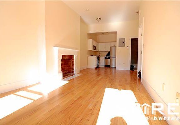 4th image of 104 W 75th St APT 4B