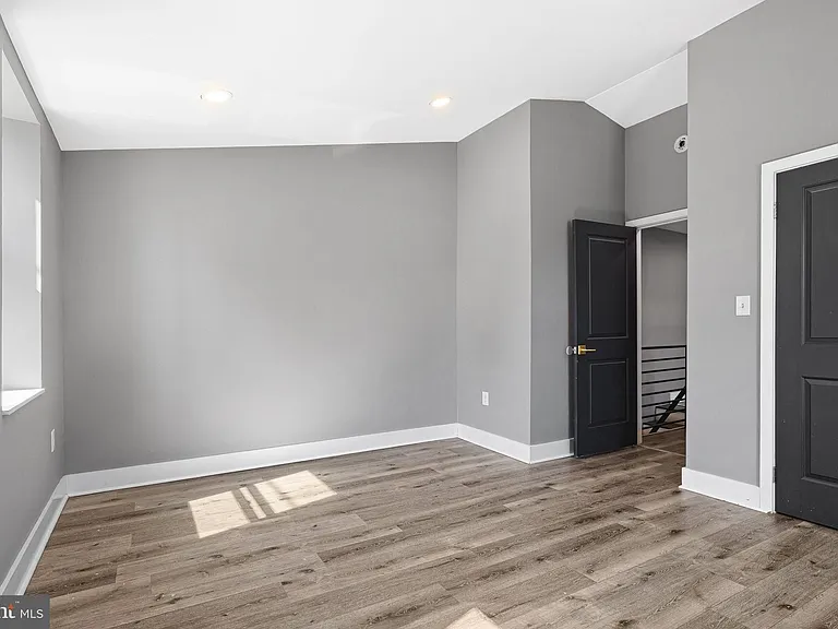 4626 E Thompson St — Photo 23