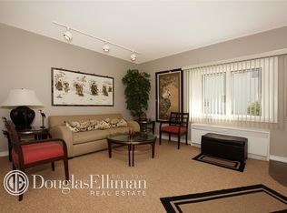 9 Lester Ave, Lynbrook, NY 11563