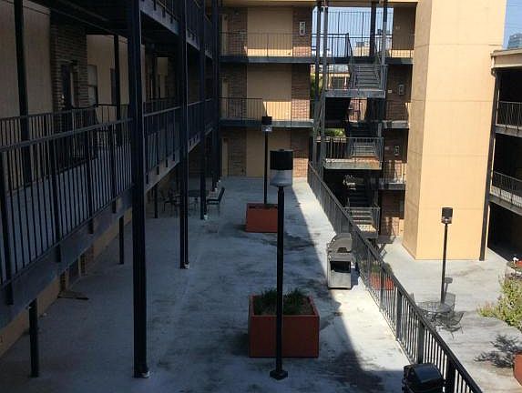 3rd image of 509 11th St APT 3006