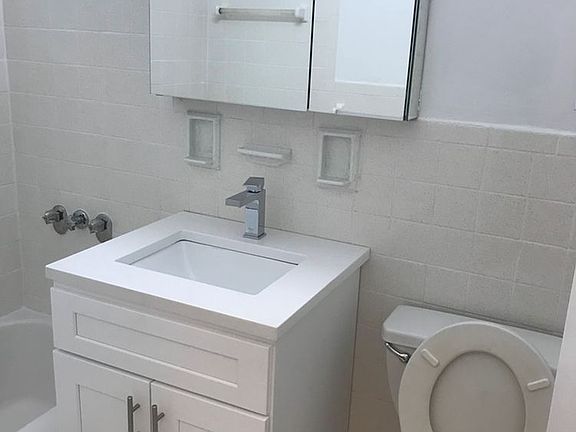 4th image of 305 E 86th St APT 21DW