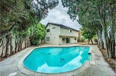 Large CDS lit. Private yard and pool