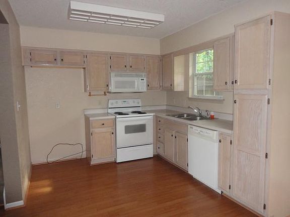 4th image of 6134 NE Moonstone Ct