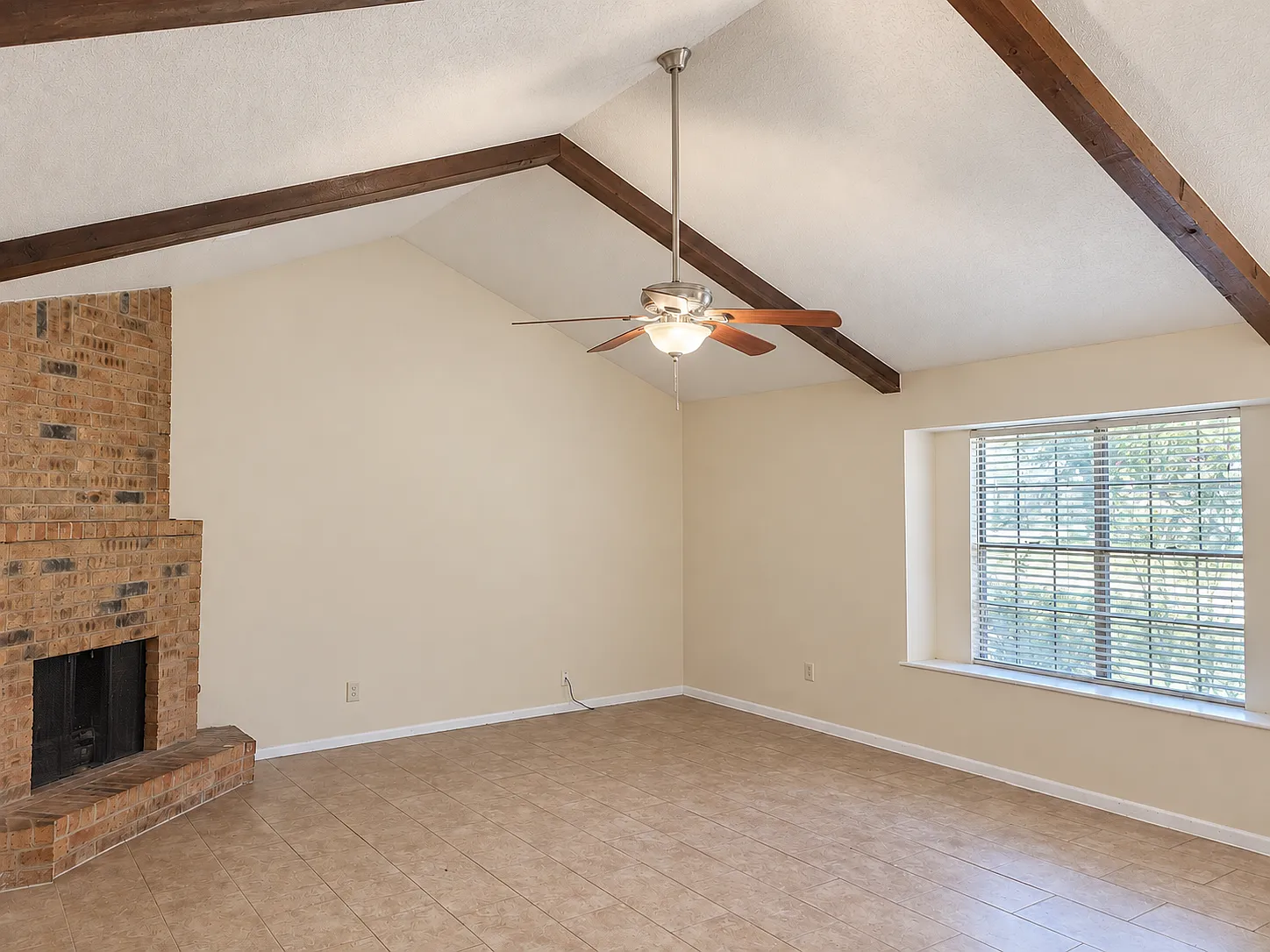3 bed, 1776 sqft, $2,000 — Photo 3