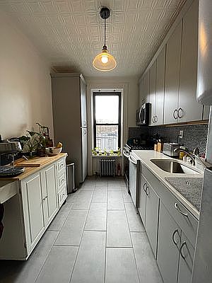 1st image of 618 Carroll St Floor 3