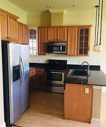 5th image of 700 Gladstone Ct #109