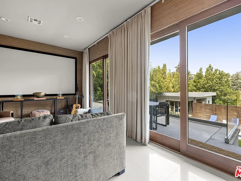 2035 De Mille Dr — Photo 11