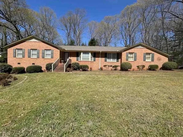 806 Cliftwood Dr, Siler City, NC 27344