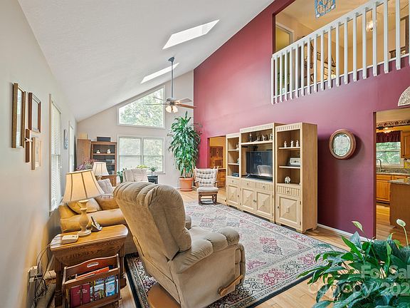 4th image of 1011 Linnaean Dr