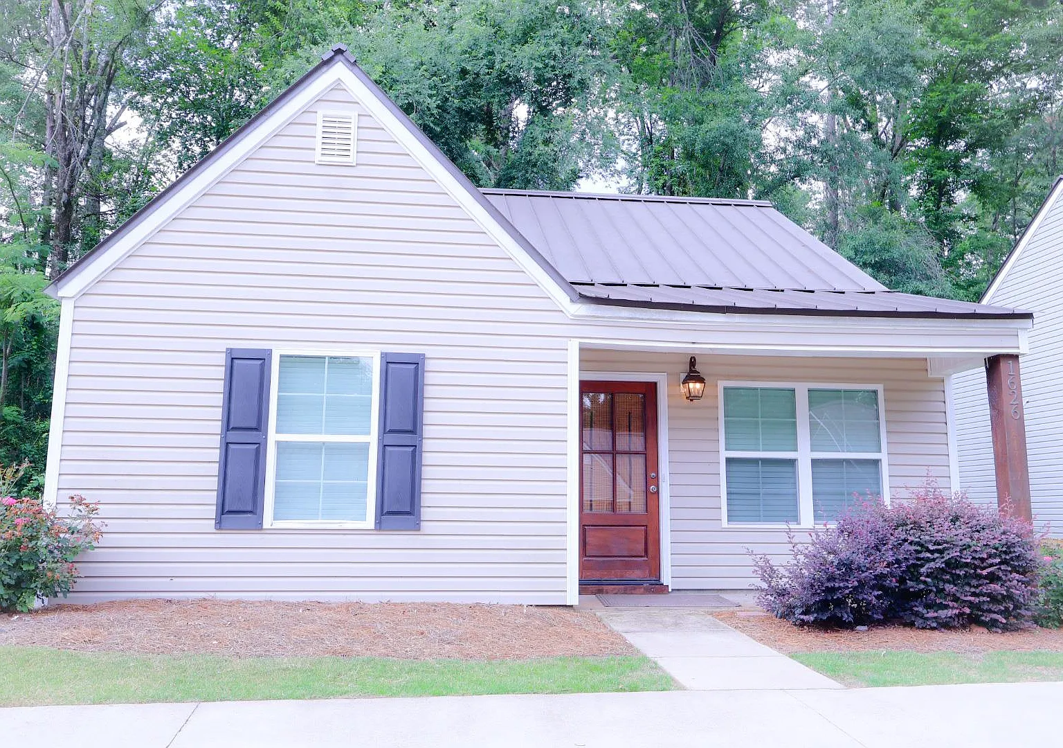 1626 Oxford Place — Photo 1