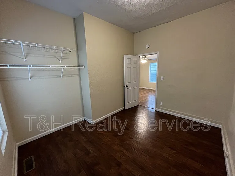 1551 W New York St — Photo 8