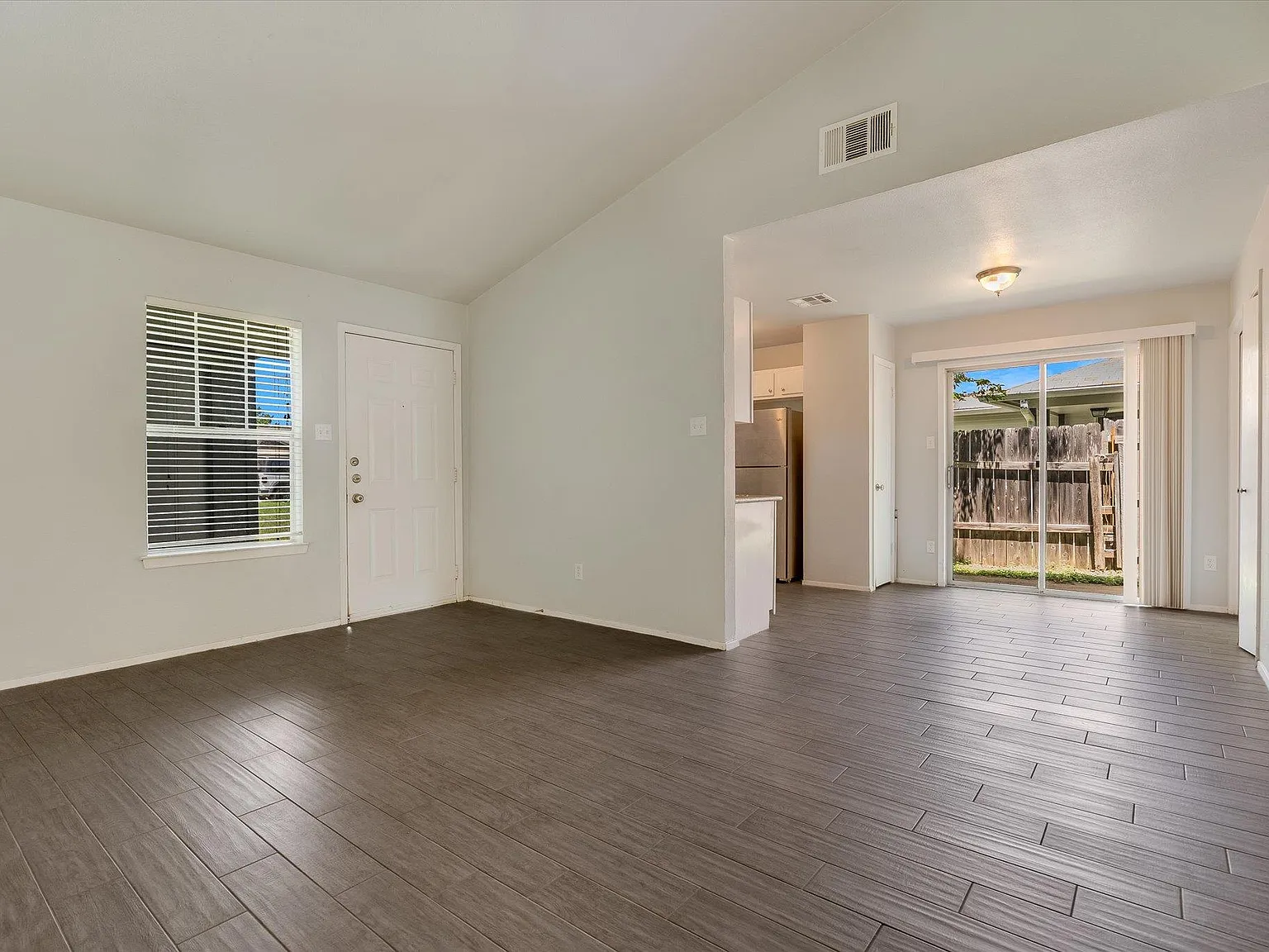 2 bed, 1.0 bath, 800 sqft, $1,450 — Photo 3