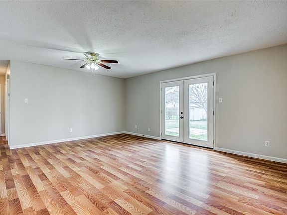 4th image of 910 Greencove Dr