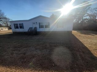 949 Veachs Mill Rd, Warsaw, NC 28398