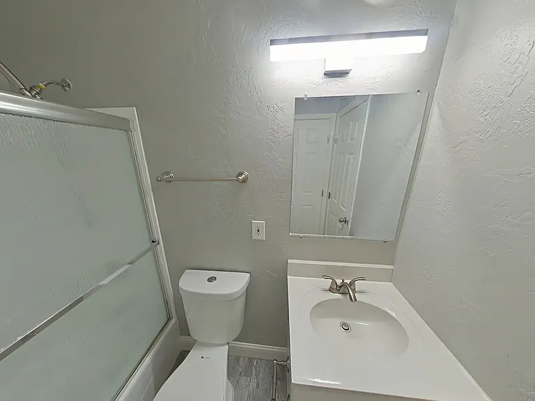 401 E Poplar Avenue — Photo 14