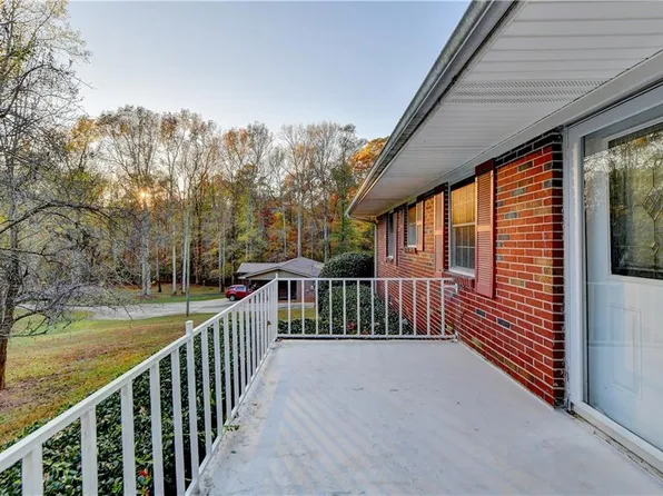 3020 Springdale Park Dr, Gainesville, GA 30506