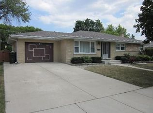 243 N Mill Rd, Wood Dale, IL 60191