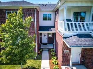 6990 Boulder Pointe Ct, Washington, MI 48094