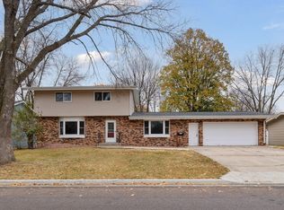 509 S 1st St, Marshall, MN 56258
