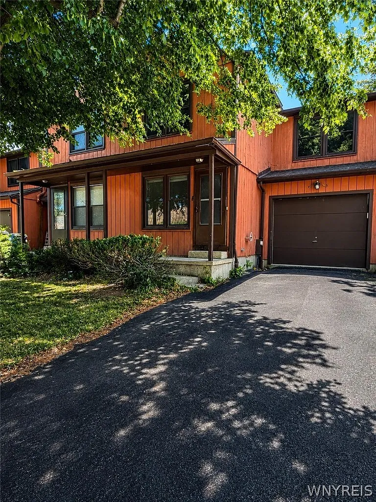 3 bed, 1.5 bath, 1288 sqft, $2,300 — Photo 1
