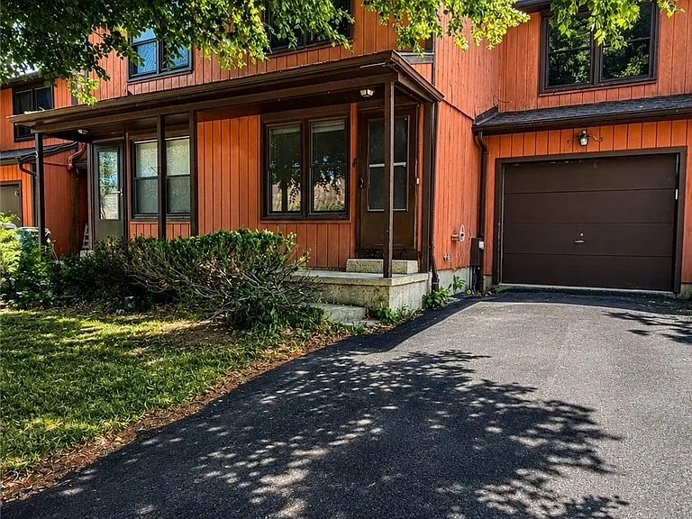 1 Robin Rd — Photo 1