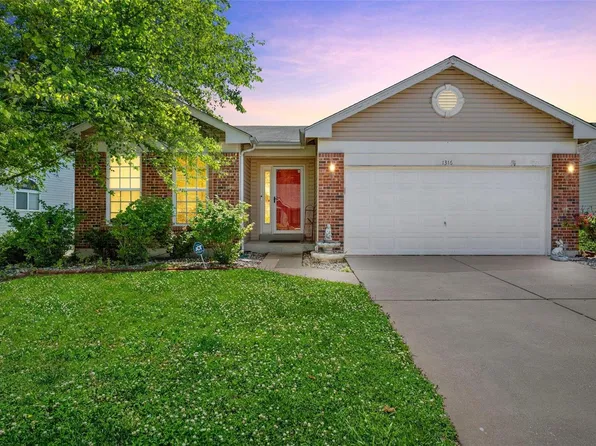 1316 Durham Dr, Herculaneum, MO 63048