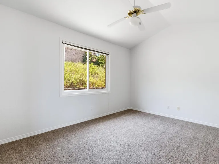 409 Beardsley Ln — Photo 29