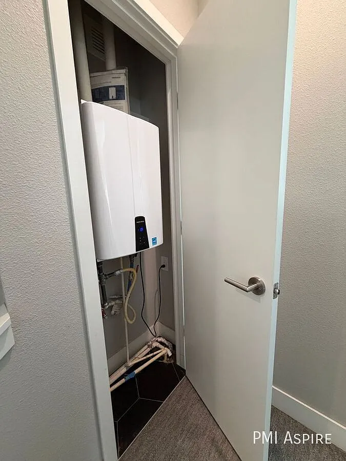 Incredible Modern 2 bedroom, 2.5 bath 3 Level Townhome w/Garage and W/D In-Unit near Sloan's Lake! — Photo 3