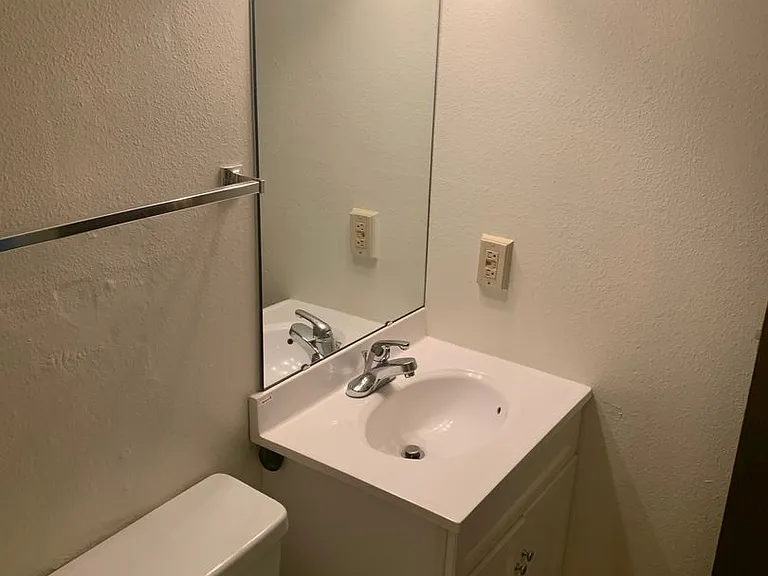 College Park Apartments — Photo 11