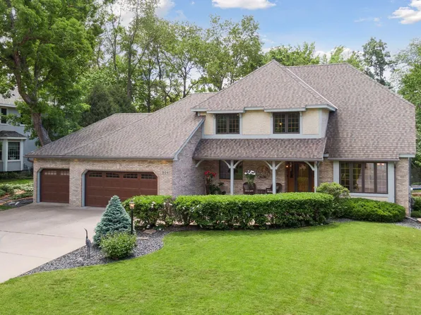304 Timberline Trl, Vadnais Heights, MN 55127