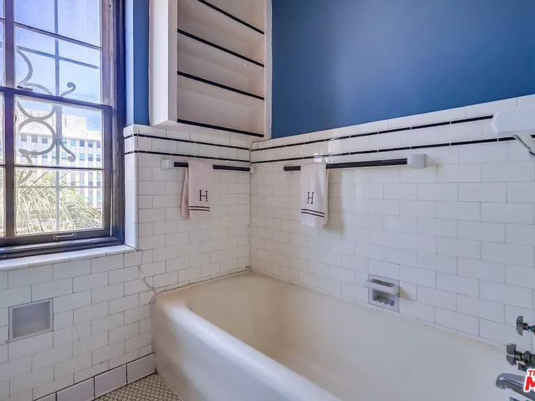 642 S Bronson Ave #207 — Photo 52