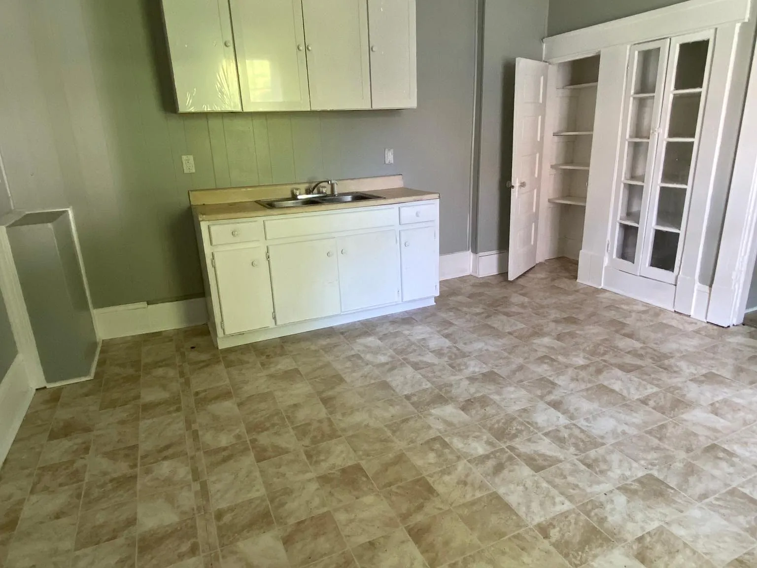 813 Arlington St — Photo 3