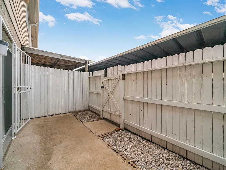 6111 Beverly Hill St #39 — Photo 5