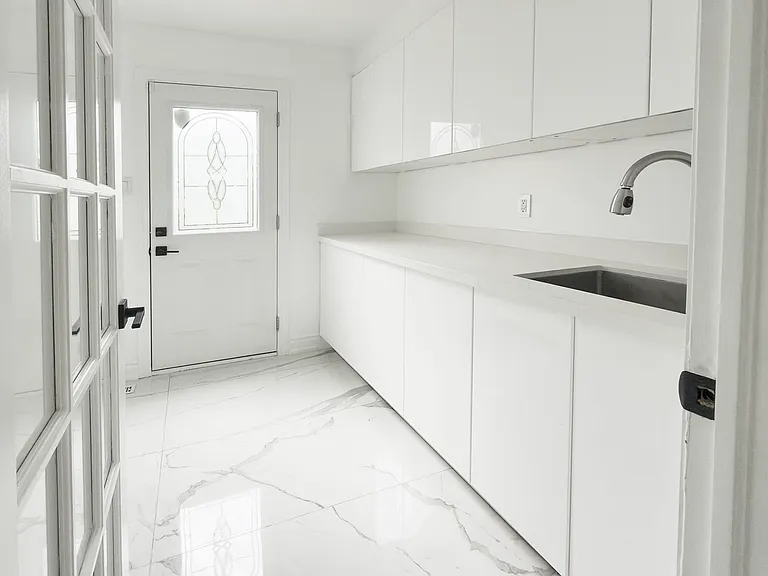 89 Yonge Blvd — Photo 26