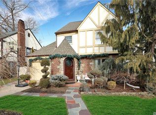 34 Highland Blvd, Lynbrook, NY 11563