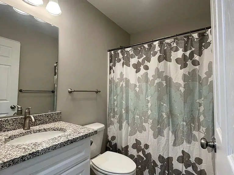 605 Frank St — Photo 17