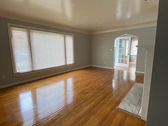 3rd image of 12711 E Outer Dr
