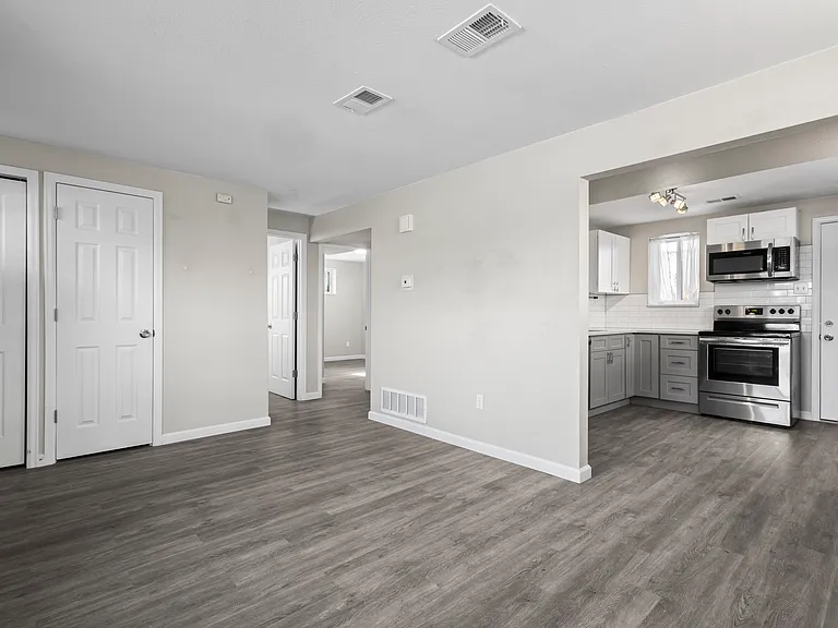 2253 S Lincoln St — Photo 2
