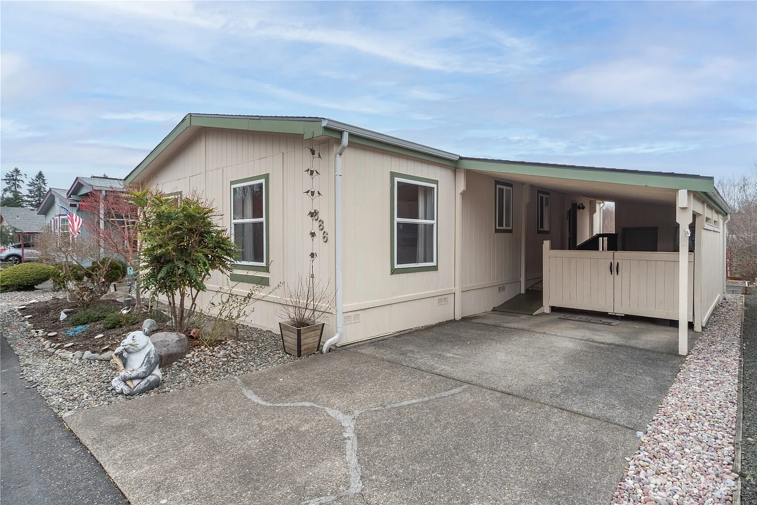686 NE Libra Lane photo 1