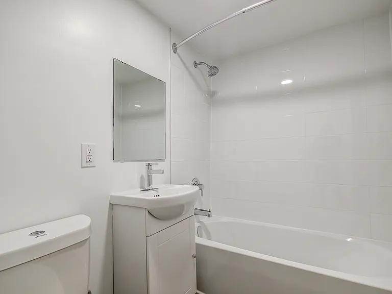 1833 Bayview Ave — Photo 18