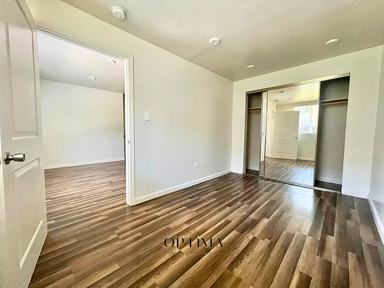 4020 Stevely Ave — Photo 4
