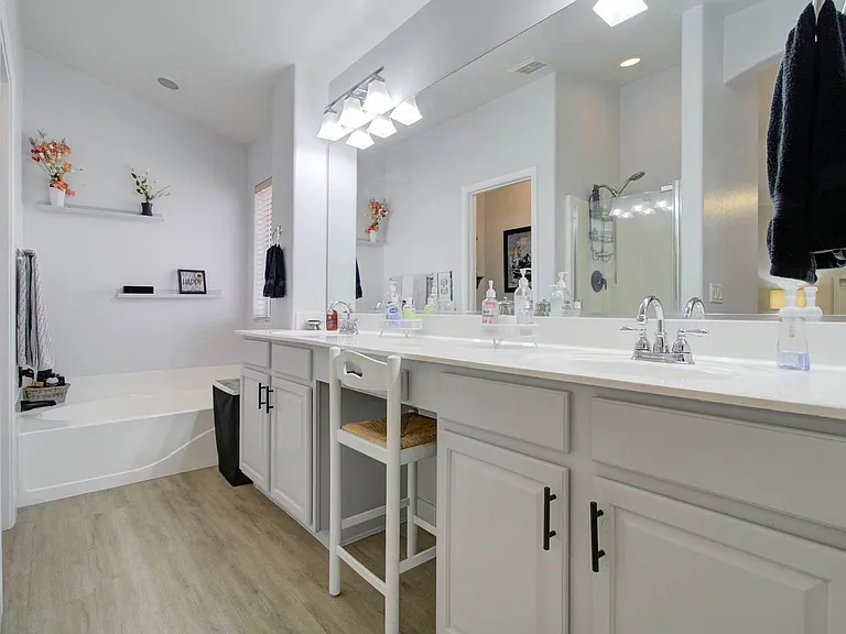 2576 E Brooks St — Photo 58