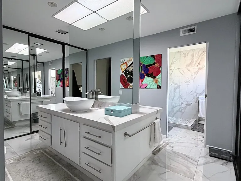 135 Desert West Dr — Photo 6