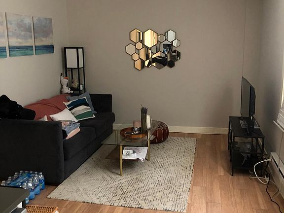2nd image of 511-513 W Belmont Ave #626