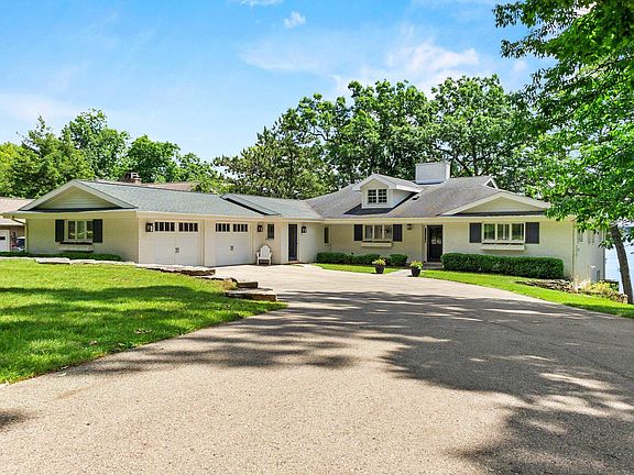3rd image of 334 Forest Ave
