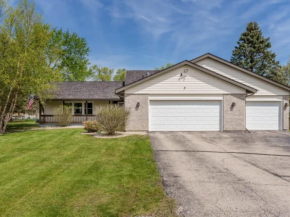 4456 Waterboro Ln, Roscoe, IL 61073