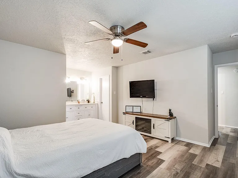 4218 Sequoia St — Photo 14